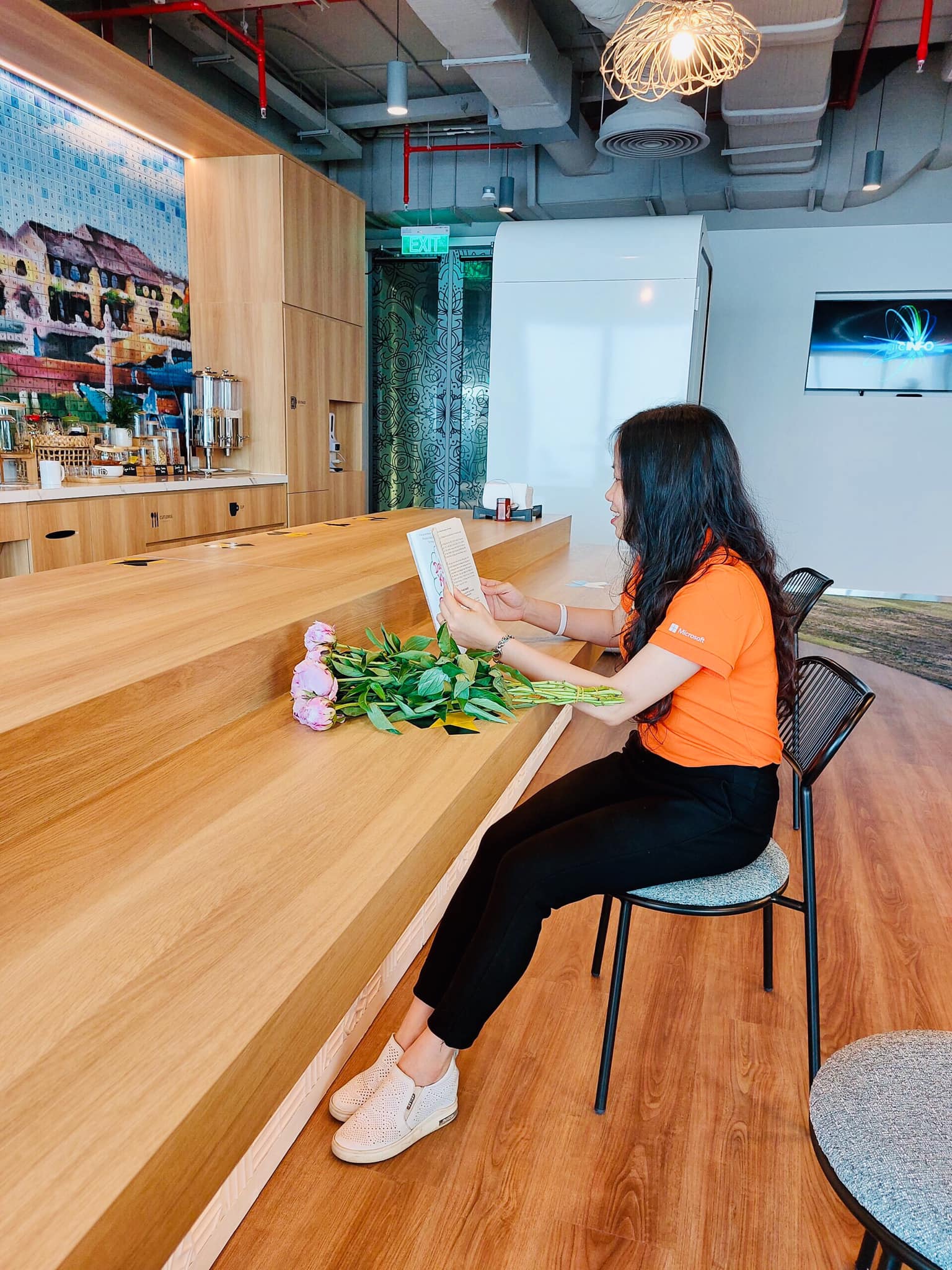 Đôi giày cô Thu Hiếu