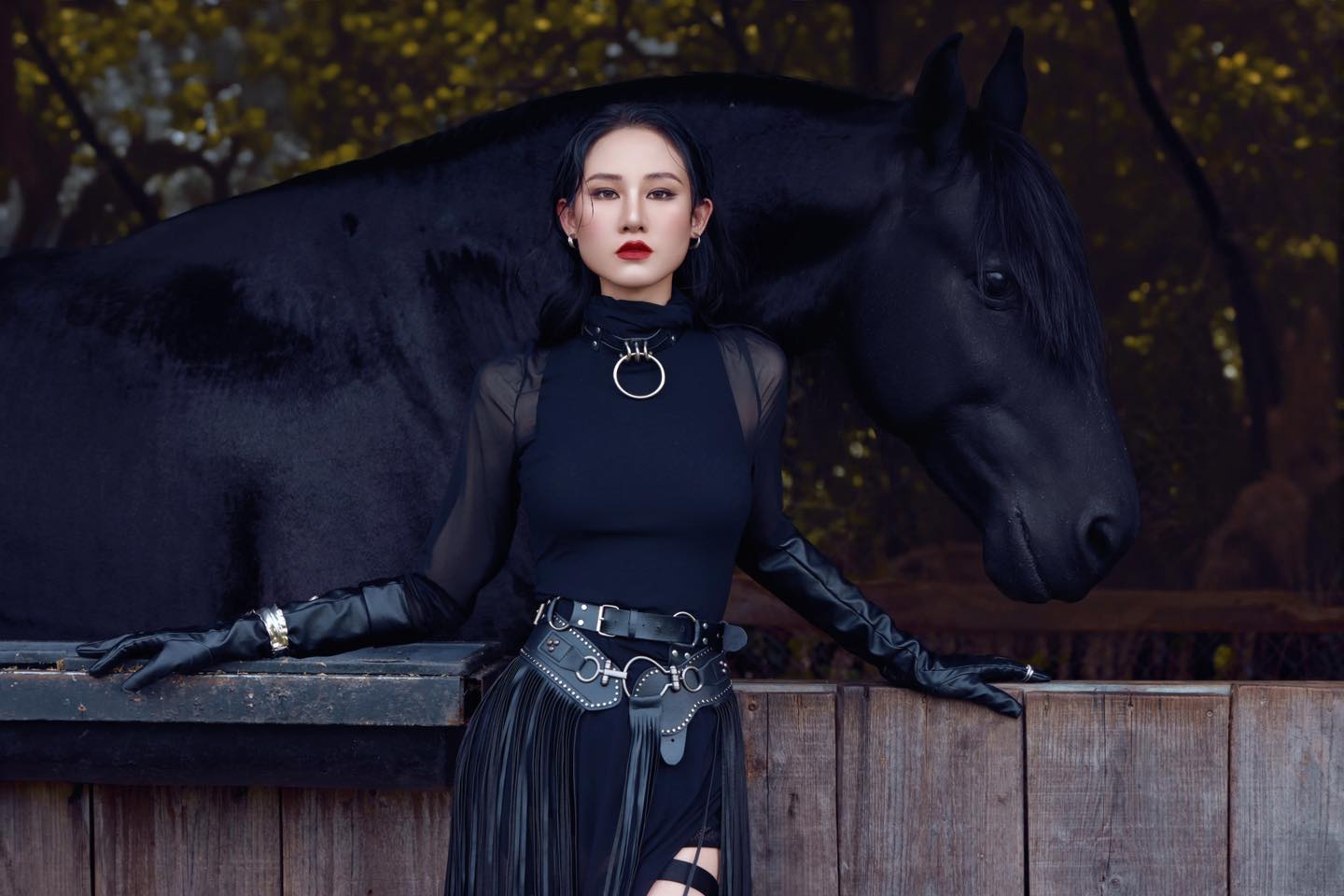 Đôi giày của chị Lan Anh (Yuki) - Roi da của chị Hương Quỳnh