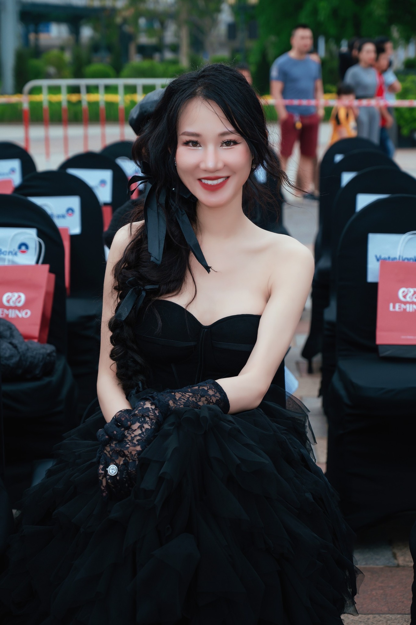 Đôi giày của chị Lan Anh (Yuki) - Roi da của chị Hương Quỳnh