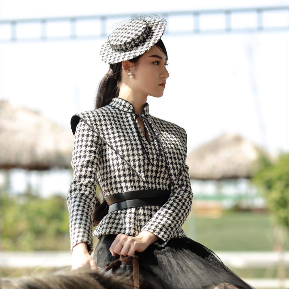 Đôi giày của chị Lan Anh (Yuki) - Roi da của chị Hương Quỳnh