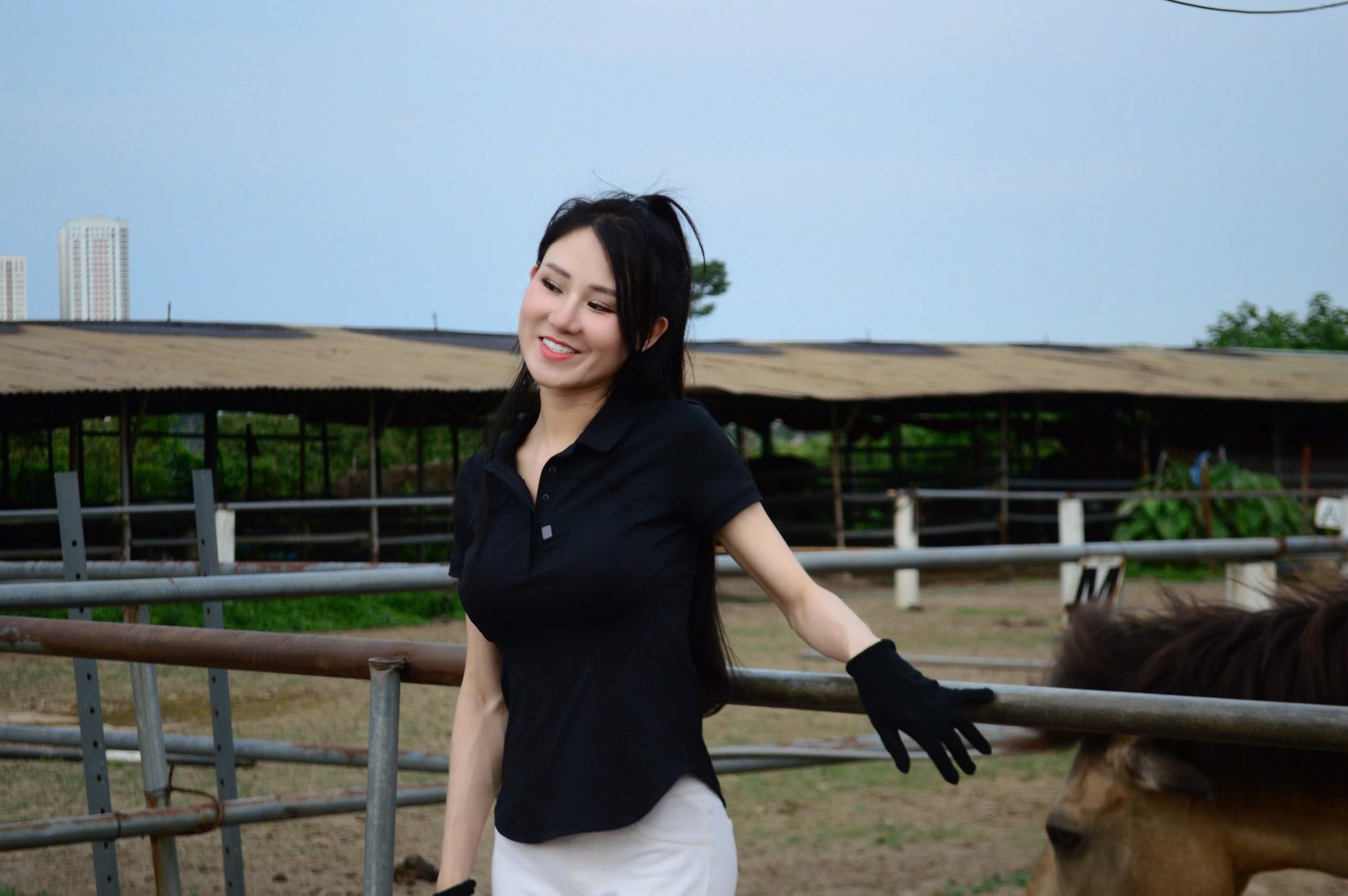 Đôi giày của chị Lan Anh (Yuki) - Roi da của chị Hương Quỳnh