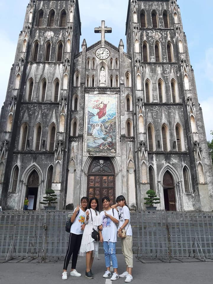 Đôi giày cô Hồ Hải Duyên