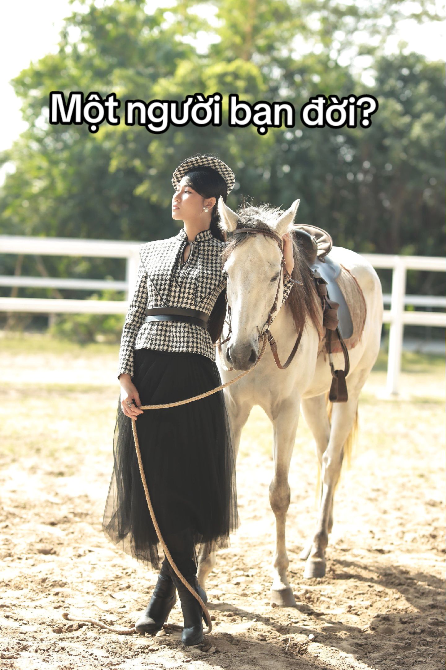 Đôi giày của chị Lan Anh (Yuki) - Roi da của chị Hương Quỳnh