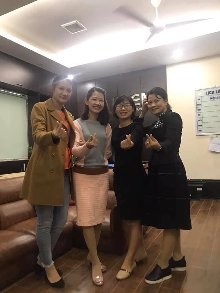Đôi giày cô Thu Hiếu