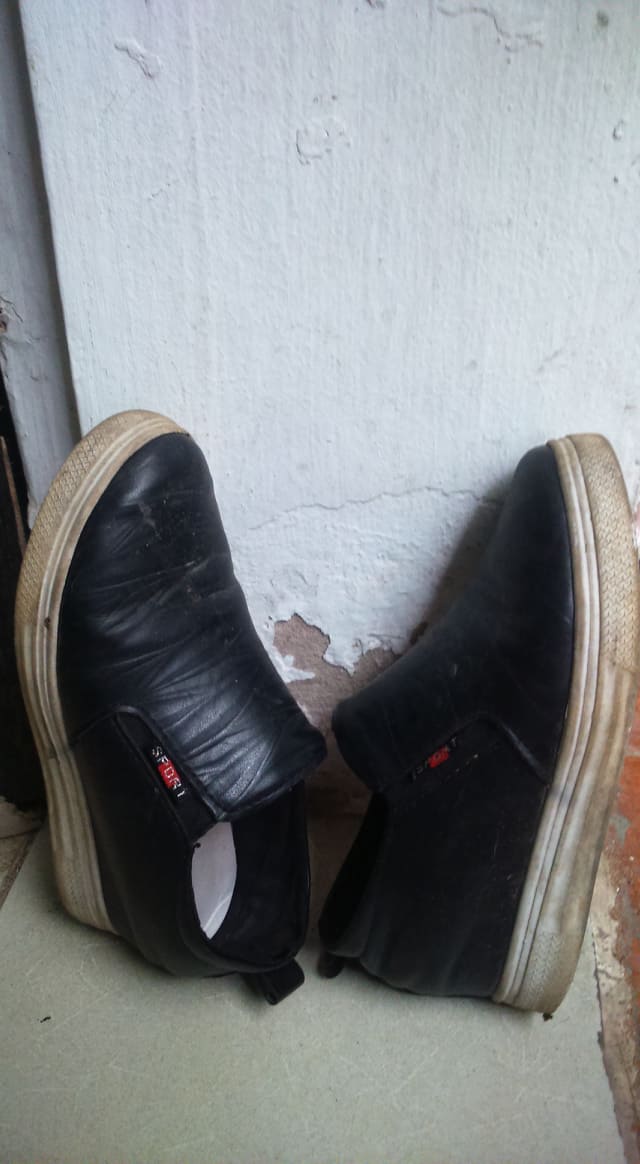 Đôi giày cô Hồ Hải Duyên